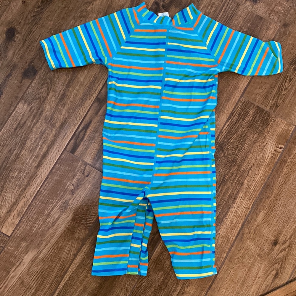 Toddler rash guard. Size 3T. Great condition. Used 1-2 times.